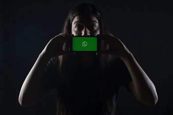 Penting bagi pengguna WhatsApp untuk mengetahui dan mewaspadai tanda-tanda bahwa akun mereka mungkin tengah disadap atau kena hack. 