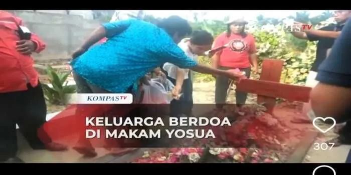 Di Hari Vonis Ferdy Sambo, Keluarga Tabur Bunga dan Berdoa di Makam Yosua, Roslin Simanjuntak Ucapkan Terimakasih untuk Ini----