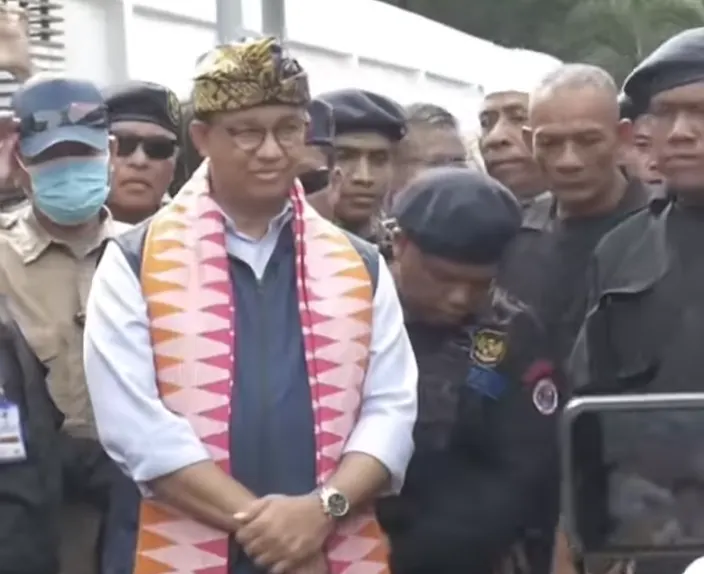 Kunjungan Silaturahmi Anies Baswedan ke Nusa Tenggara Barat,  Terima Cinderamata Cantik Ini! 