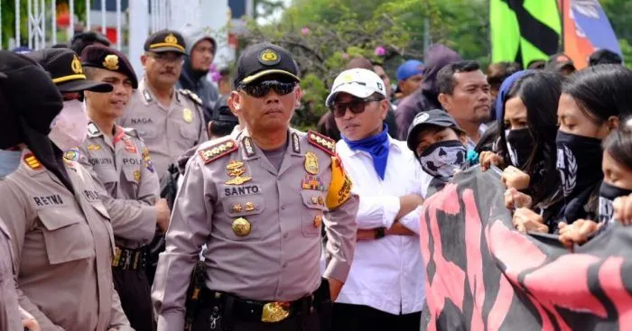 Ibu Brigadir J Mengaku Nomornya Diblokir Nomer hingga Digruduk Rumahnya, Begini Pembelaan Kombes Susanto