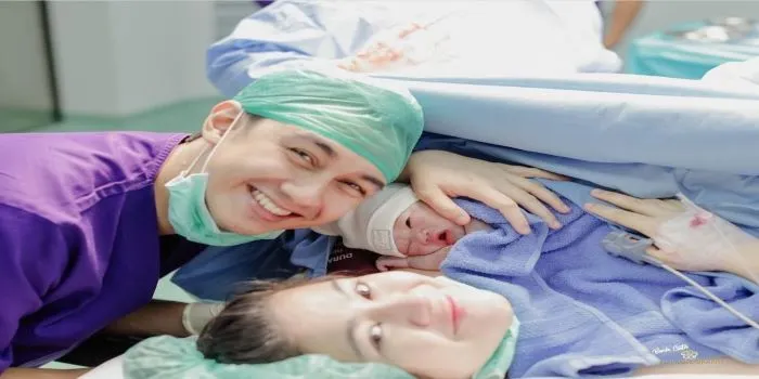 Kelahiran anak kedua pasangan Caesar Hito dan Felicya Angelista