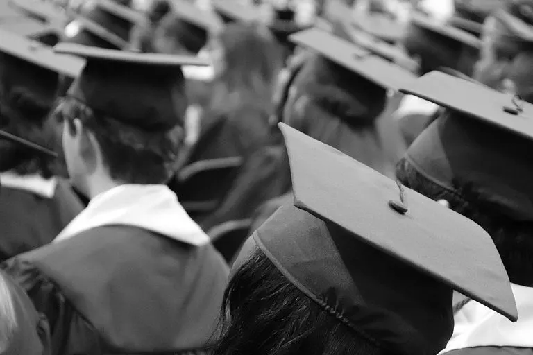 Cara daftarnya sangat mudah, masyarakat bisa langsung jadi mahasiswa tanpa perlu melewati tahapan tes masuk perguruan tinggi.