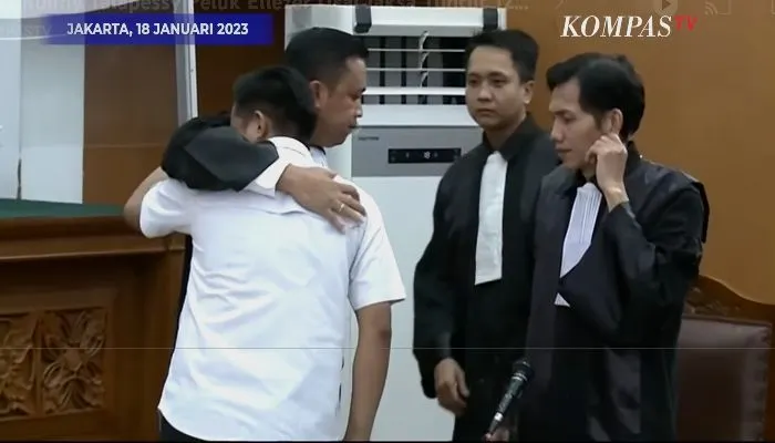 Terpopuler! Mahfud MD Sebut Richard Eliezer Secara Teori Bisa Bebas dari Tuntutan Jaksa, Begini Alasannya...