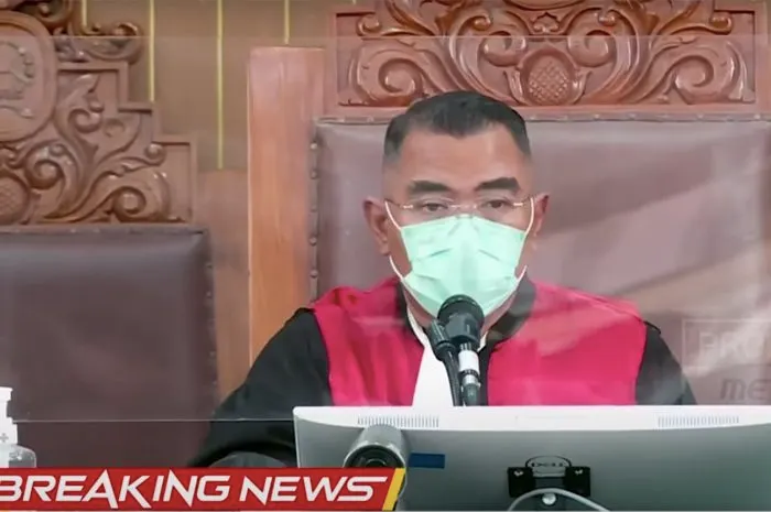 Pledoi atau sidang pembelaan Putri Candrawathi penuh riuh dan gaduh, Febri Diansyah minta hakim tegas hingga ada ancaman ini.