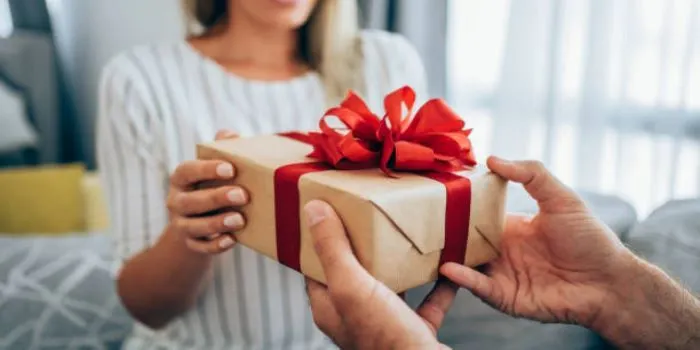 8 Rekomendasi Kado Hari Valentine yang Berkesan dan Anti Mainstream, untuk Sang Istri Atau Pacar Tercinta