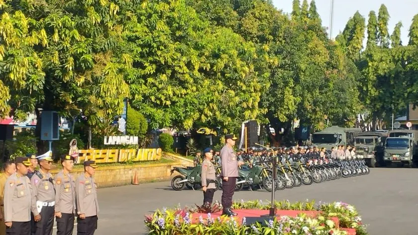 Kapolda Metro Jaya Irjen Pol Fadil Imran memimpin apel pasukan dalam rangka pelaksanaan kegiatan Operasi Keselamatan Jaya 2023