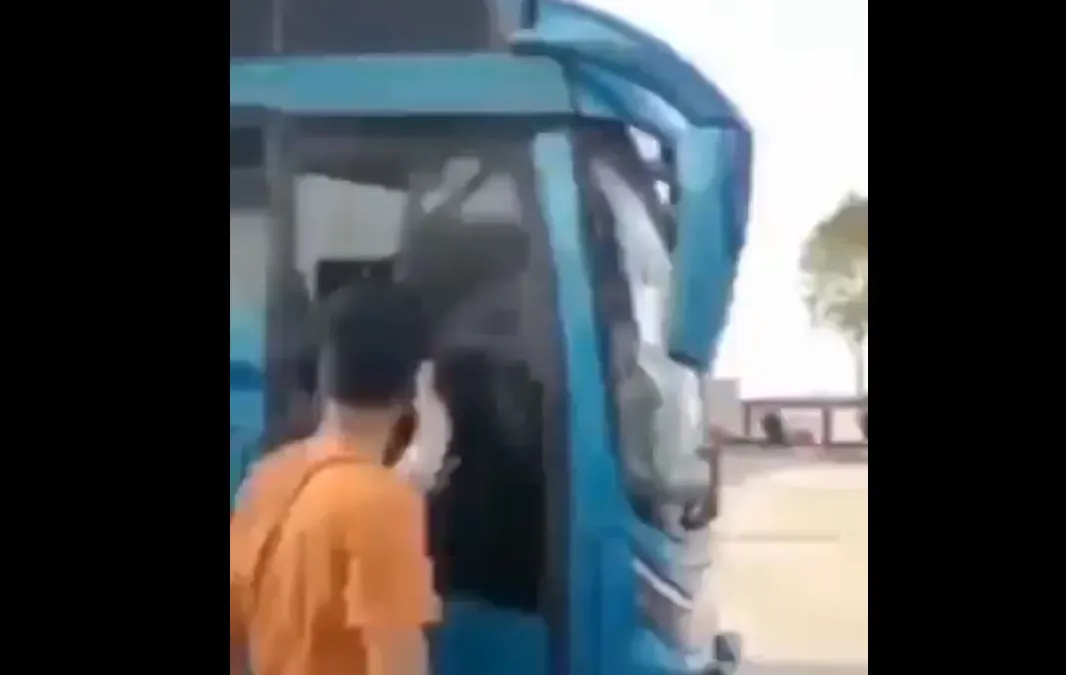 Bus Melindas Pegawai SPBU