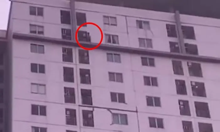 Viral Video Pria Lompat dari Lantai 29 Tower Apartemen Bassura Cipinang, Jasad Ditutup Koran
