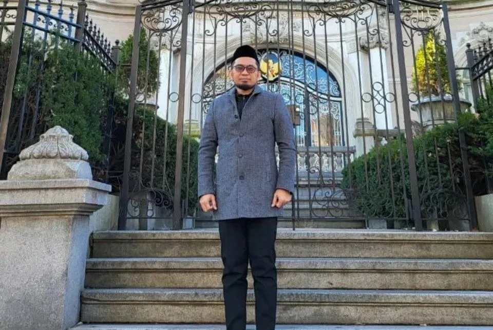 Potret Ustaz Adi Hidayat