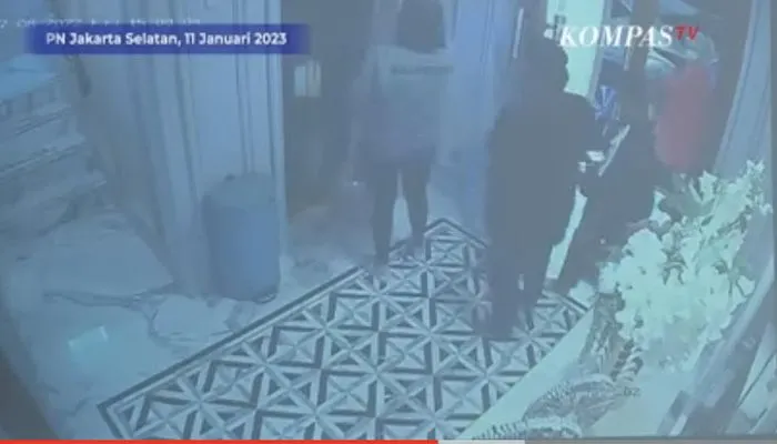 Terekam CCTV Berdua dengan Kuat Maruf, Putri Candrawathi Mendadak Linglung di Persidangan, Pura-pura Amnesia?