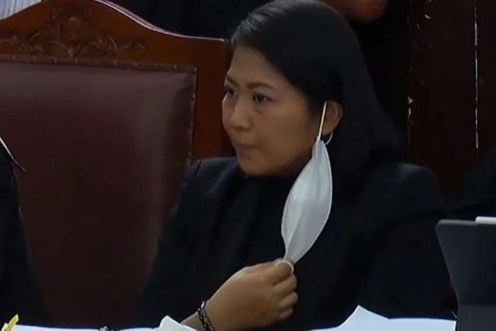 Hadiri Sidang Full Makeup dengan Bulu Mata Palsu dan Alis Tajam Menukik, Putri Candrawathi Kena Semprot Publik