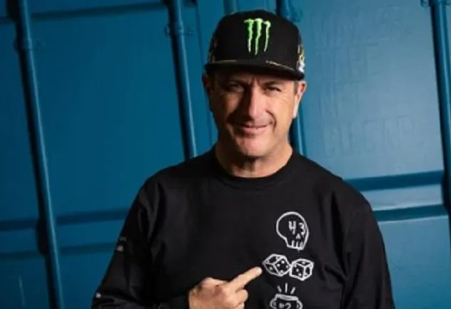 Mengawali tahun 2023, kabar duka datang dari dunia otomotif yaitu pembalap Reli sekaligus Co Founder Hoonigan, Ken Block dikabarkan meninggal dunia.