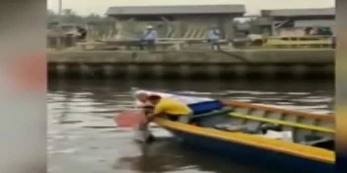 Viral Jasad Seorang Balita Tanpa Luka Cabik Diantarkan Oleh Seekor Buaya ke Tepi Sungai