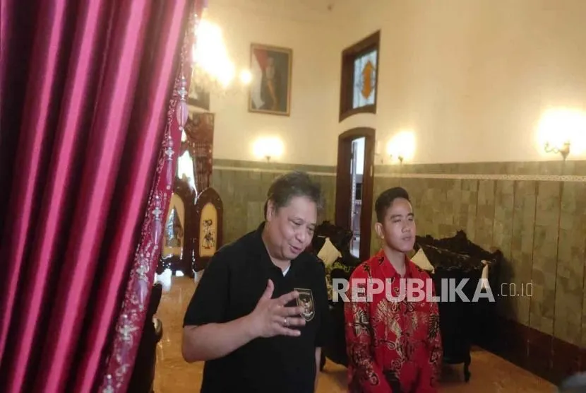 Setelah Anies Baswedan dan Prabowo Subianto kini giliran Ketum Golkar Airlangga Hartarto melakukan safari politiknya ke Gibran Rakabuming.