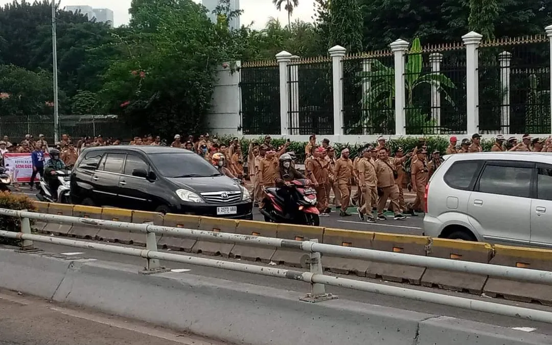 Ratusan Kades Menggelar Aksi Unjuk Rasa di Depan Gedung DPR, Minta Revisi ini