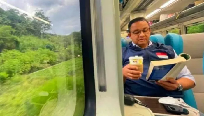 Elektabilitas Anies Baswedan sebagai capres 2024 turun drastis, bukan karena utang piutang.