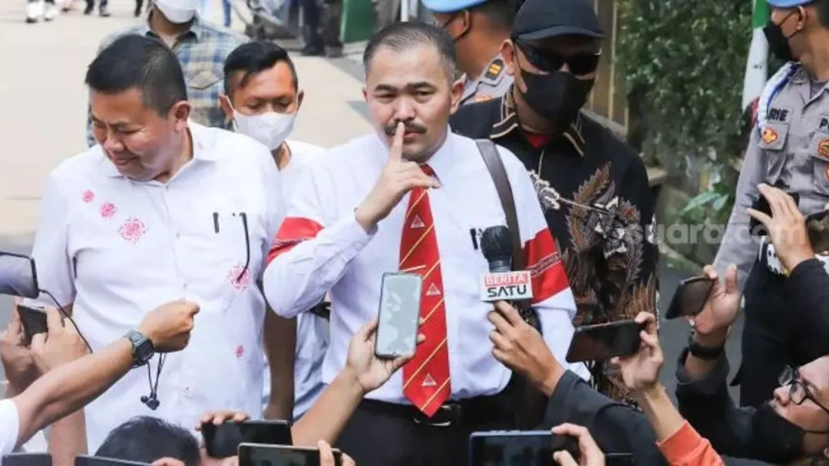 Kamaruddin Simanjuntak bongkar ada oknum yang ingin kasus Ferdy Sambo di pembunuhan Brigadir J berakhir dengan jalan damai.