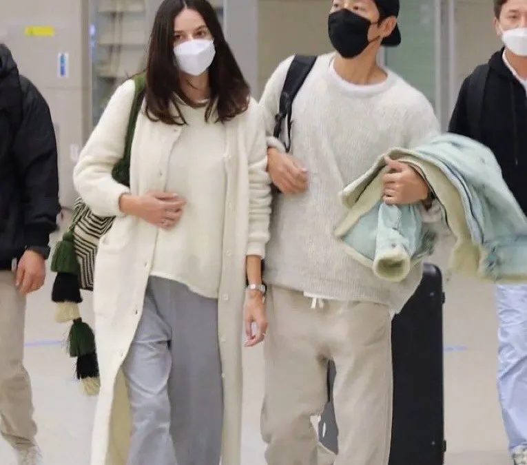 Potret Song Joong Ki dengan kekasih non selebriti