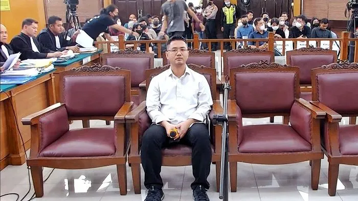 Irfan Widyanto memberikan kesaksian terkait pengambilan DVR CCTV dan komunikasinya dengan Agus Nurpatria dan Afung pemilik usaha CCTV.