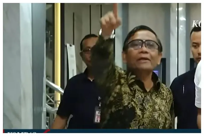  Jelang Sidang Vonis Ferdy Sambo, Mahfud MD Angkat Bicara: Saling Menyalahkan Itu Biasa Kotak Masuk