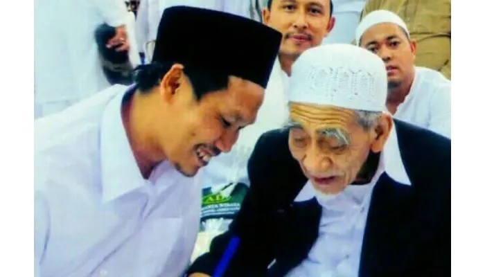 Cerita Gus Baha Tentang Meninggalnya Mbah Moen yang Masih Jarang Diketahui Orang, Sempat Minta Doa Ini