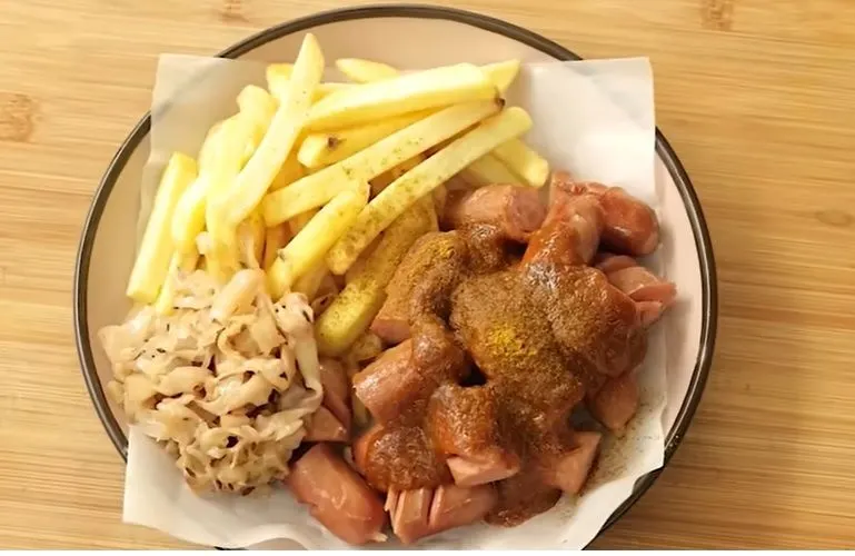 Menu Praktis Tahun Baru ala Chef, Sosis Kari ala Jerman Buat Pelengkap Suasana Kumpul Keluarga