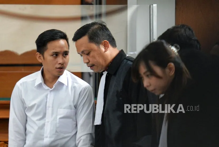 Kubu Ferdy Sambo, Febri Diansyah dan Bernard menyebutkan ada keterangan Bharada E yang terbantahkan oleh tayangan CCTV di persidangan.