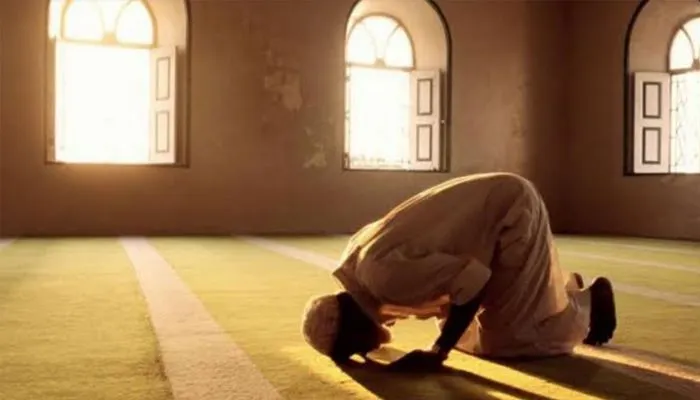 Niat sholat Tarawih berjamaah juga berbeda bagi imam dan makmum lengkap dengan tata caranya yang bisa dilakukan.