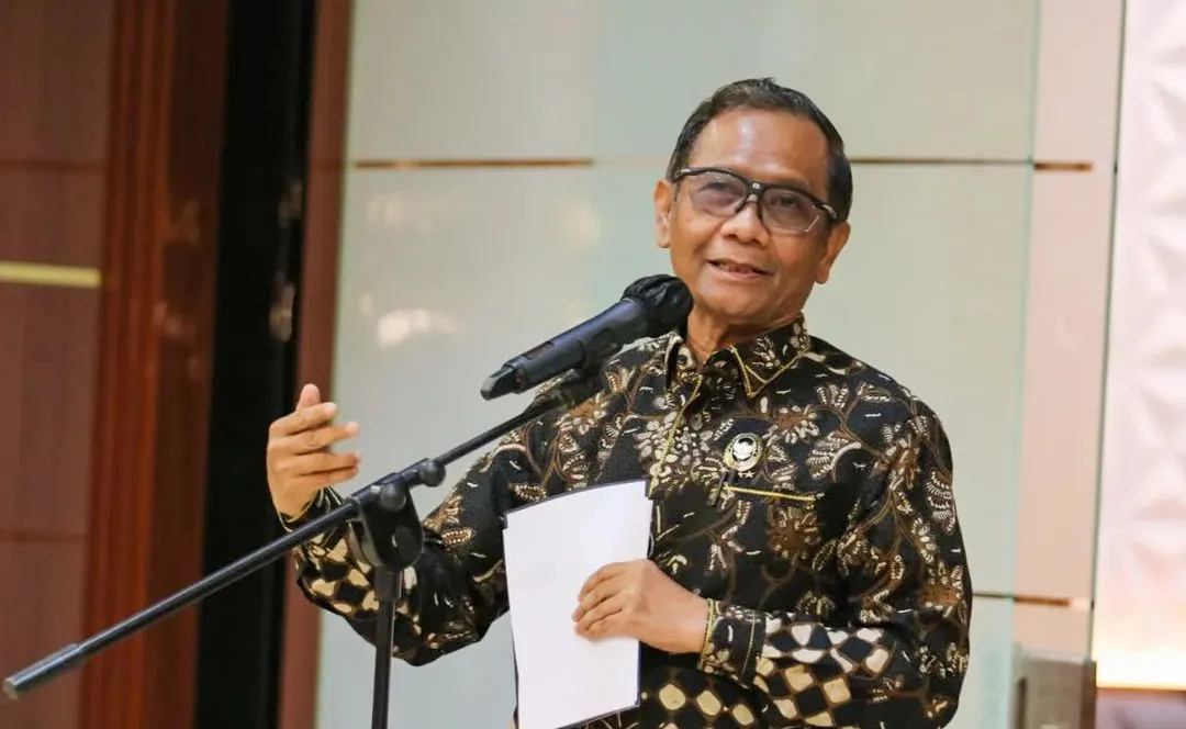 Menko Polhukam Mahfud MD mengunggah salah satu gambar sensitif dalam akun Twitter pribadinya pada, singgung beli keadilan.