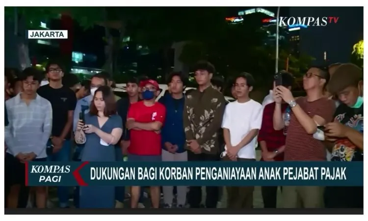 Belasan murid dan alumni dari SMA Pangudi Luhur kompak memberi dukungan kepada korban penganiayaan yang dilakukan oleh Mario Dandy selaku anak pejabat Ditjen Pajak.