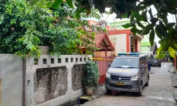 Dua orang perempuan ditemukan tewas mengenaskan dengan jasad yang sudah di kubur dengan cor semen pada Selasa (28/02).