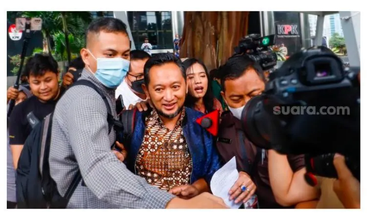 Kepala Bea Cukai Makassar, Andhi Pramono telah memenuhi panggilan terkait klarifikasi Laporan Harta Kekayaan Penyelenggara Negara (LHKPN) nya sebesar Rp 13,7 miliar. Ini merupakan buntut dari maraknya pejabat yang memamerkan kekayaannya.