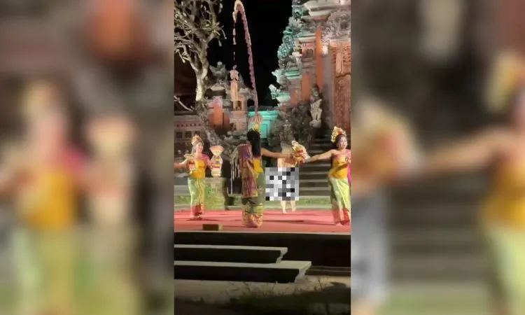 Seorang WNA melakukan aksi yang senonoh lantaran berpartisipasi dalam tarian di Bali dengan kondisi telanjang.