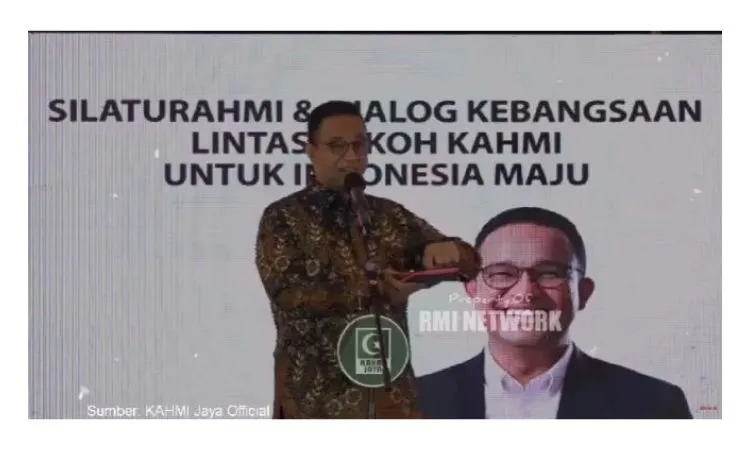 mantan Gubernur DKI Jakarta yakni Anies Baswedansaat tengah berpidato di acara Silaturahmi dan Dialog Kebangsaan Lintas Tokoh Kahmi Untuk Indonesia Maju.
