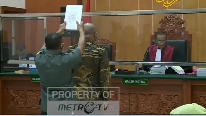 Teddy Minahasa di Persidangan Kasus Pemelikan Narkoba