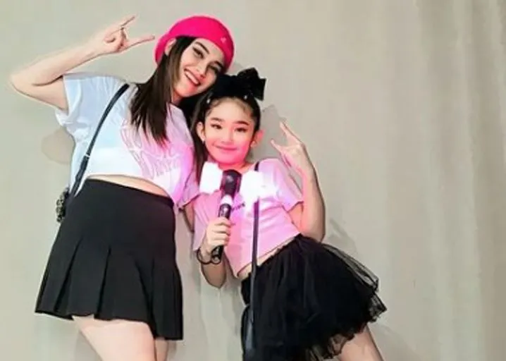 Ayu Ting Ting dan Bilqis ke konser BLACKPINK. 