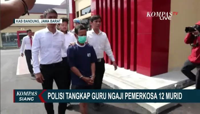 Guru Ngaji di Bandung Perkosa Belasan Murid
