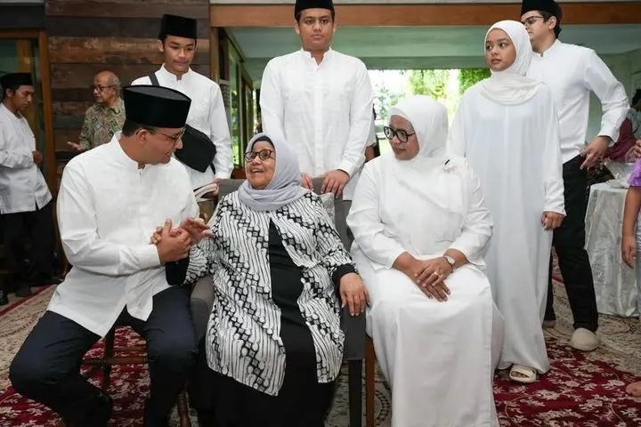 Bakal capres dari Koalisi Perubahan untuk Persatuan, Anies Baswedan bersama Istri dan anaknya, berangkat ke Arab Saudi untuk ibadah haji.