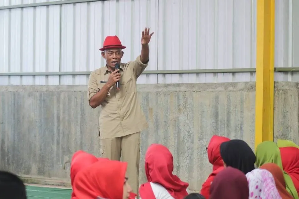 Bupati Subang, Ruhimat mendapat predikat sebagai bupati terkaya di Jawa Barat.