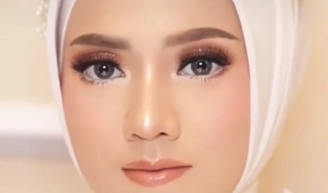 Pemakaian softlens saat puasa, batal atau tidak?