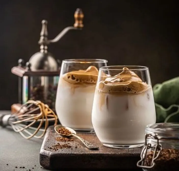 Ilustrasi Dalgona Coffe - Camilan Hits 