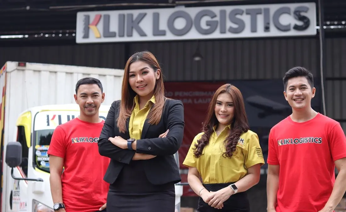 Dalam konteks ini, Klik Logistics hadir sebagai solusi yang dapat diandalkan untuk memastikan pengiriman barang Anda dilakukan dengan aman.