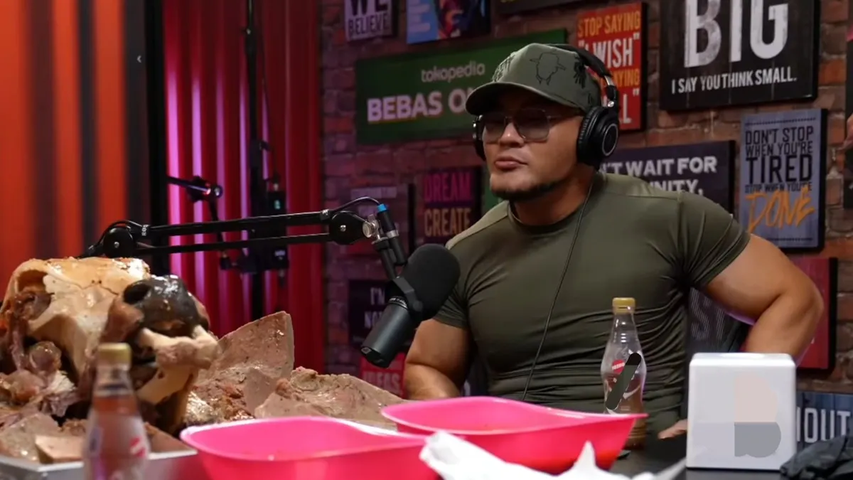 Deddy Corbuzier disuguhi bakso kepala sapi