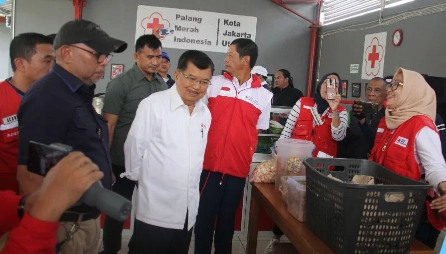 Jusuf Kalla Tinjau Posko Darurat Korban Depo Pertamina Plumpang