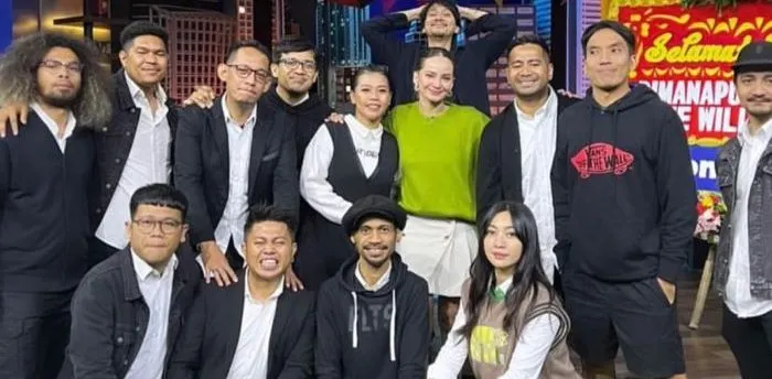 Enzy Storia Bagikan Momen Bersama Para Host dan Kru, Ia Berhenti dari Tonight Show 