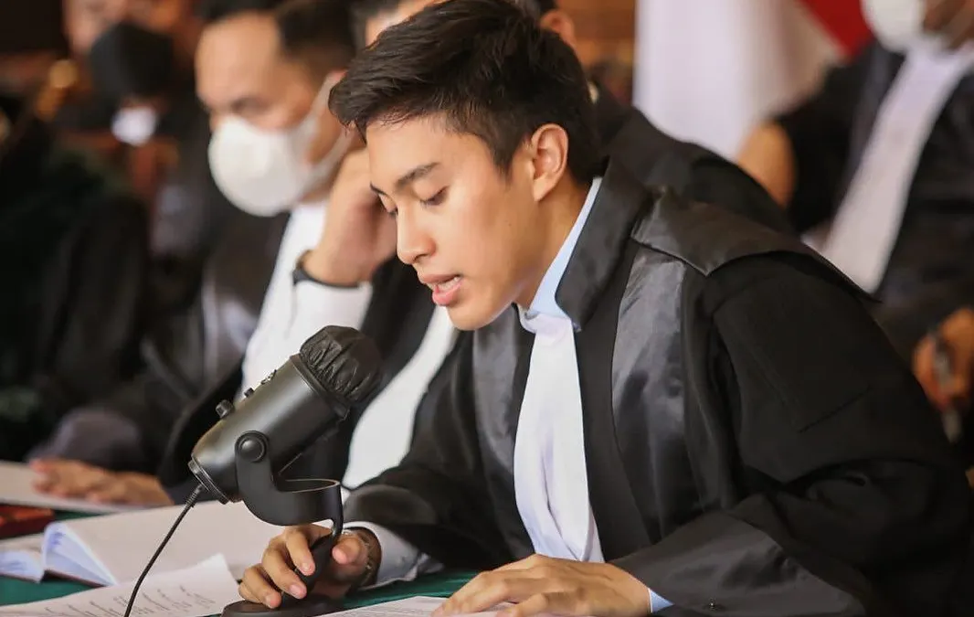 Viral Sosok Tampan Pengacara Hendra Kurniawan, Intip Ini Profil dan IG Ragahdo Yosodiningrat Terbaru!  