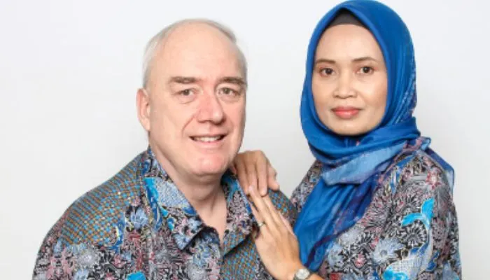 Nikmatul Rosidah dan Paul Dobson