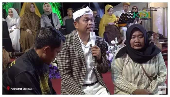 Dedi Mulyadi bersama guru honorer dan istri