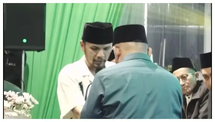 Ustadz Hanan Attaki Resmi Jadi Warga Nahdlatul Ulama.