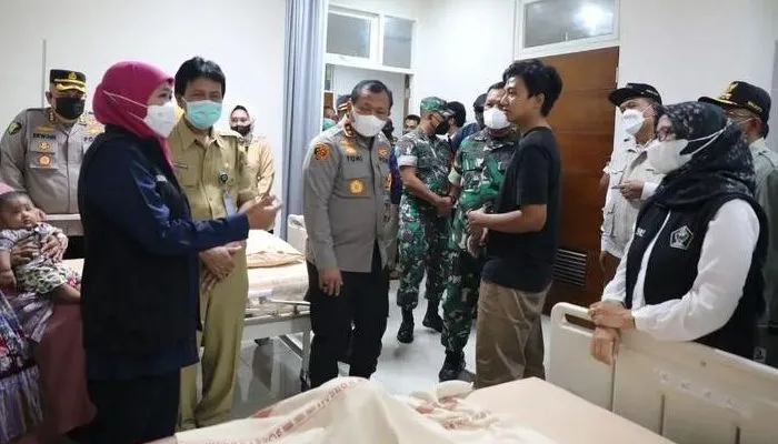 Gubernur Jatim mengunjungi korban ledakan di Blitar